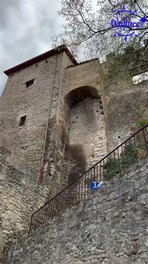 CAPESTRANO - SENTINELLA della VALLE del TIRINO #italy #travel #viaggiaconwallace