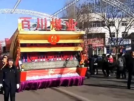 2017年浑源县元宵节文艺队恒山南路踩街表演，那时候锣鼓喧天人山人海，现场氛围热闹非凡#弘扬和传承民俗文化 #今年也就这样了