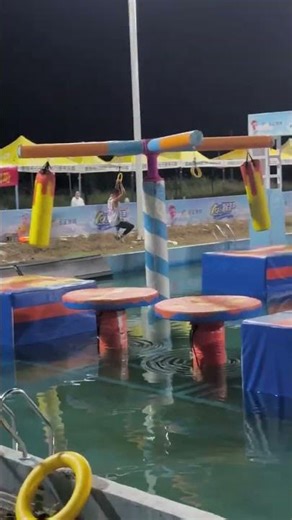 Water obstacle course: the ultimate test of your full-body coordination!