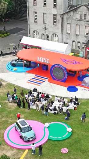 全新世代MINI Cooper五門掀背正式來台! MINIers的熱情，讓這一刻加倍精采 現場的每份支持和每一道駐足的目光 都在傳遞一個訊息: MINI不只是一台車，更是讓你耀眼獨特的生活方式! 期待每一位MINI Fans的加入，駕馭屬於自己的故事 讓生活每刻都變成值得回味的篇章🚗 #MINICooper5Door #MINITaiwan | MINI