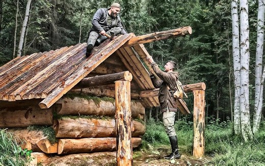 [Bushcraft Russia ｜] 森林小屋从头到尾｜在森林里建房子 - CANCILLERIE HUT