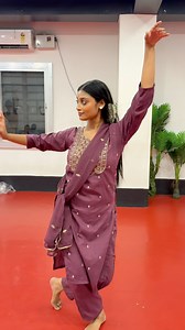 417K views · 14K reactions | “A student requested this song after class, and it was my first time hearing it. I choreographed this in just 20 minutes — so please don’t judge!Please ignore the background. “ #dance #dancereels #fbreel #reelsfacebook | Kalavidya | Facebook