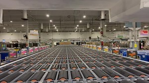 The USPS is using new technology to aid in delivery. “This machine can process 2,800 packages an hour which is equivalent to 10 clerks.” https://trib.al/nnaOFHf | 28/22 News (WBRE/WYOU) | Facebook