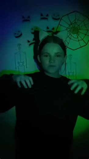 Welcome to today’s sign of the day! Today’s sign of the day is “Halloween!” Using SSE (With BSL signs!) -Let’s Make A Difference❤️ #BSL #signoftheday #letsmakeadifference #learntosign #education #SSE | Let’s Make A Difference