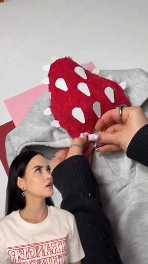 9.8K views · 254 reactions | Making a Stranger Things Inspired Headband 易 #StrangerThings #DIYHeadband #StrangerThingsDIY #UpsideDown #Eleven StrangerThingsVibes Crafting NetflixSeries StrangerThingsStyle HalloweenVibes | Uliana Kulykova | Facebook