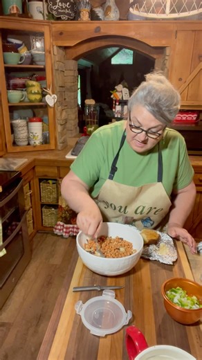 73K views · 2.8K reactions | CORNBREAD SALAD W/ LEFTOVER CORNBREAD Farm Cooking With Nan This is a great recipe for everyday meals you can use any of your favorite leftover veggies. Great way to use leftover cornbread and pento beans! I hope y'all enjoy❤️Nan #leftovers #cornbread #sogoodsogoodsogood #justforyou #farmcookingwithnan | Farm Cooking with Nan | Facebook