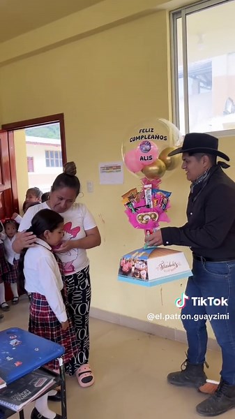 Las Orquídeas. En este dia, que es especial para la niña Alis, su mamá y sus hermanos se han hecho presentes con un hermoso detalle, deseándole mucha felicidad y vida para q l disfruten juntos, Feliz Cumpleaños Alis 🎉#CapCut