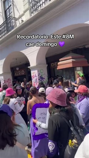 👩🏻💜 Se acerca la marcha del #8M 🪻 Una marcha que representa la voz colectiva de millones de mujeres que exigen igualdad, justicia y respeto. Representa memoria, lucha y también esperanza. Es el eco de quienes abrieron camino y la fuerza de quienes hoy siguen construyendo un futuro más justo. Marchar es recordar que los derechos conquistados no fueron regalos, sino logros colectivos. Es alzar la voz por las que están, por las que estuvieron y por las que vendrán. Porque el #8M no es solo una 