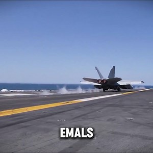 É Por Isso que Jato Conseguem Levantar Voo em Navios Porta Aviões #aviation #aviao #tecnologia #us #eua #lançamento #oceano #mar #navio #naval #jatos #aviacao | Videos Virais BR