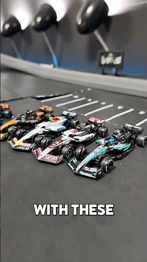 Premium McLaren F1 Battle on Hot Wheels Track