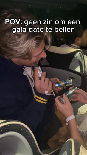 Gekke Cas on Instagram: "Broertje van • • • #adt #bakkie #rietadt #fullsend #stevewilldoit #sendit #chug #chuglife #badlands #bigsends #bigsendsonly #bigsends2025 #rietbak #gekgaan #adtje #bier #beer #chugs #booze #alcohol"