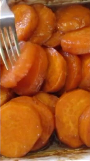 Bakes CANDIED SWEET POTATOES/YAMS 😋 So YUMMY 😍 #food #thanksgiving #sidedish #recipe