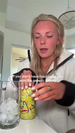 it’s soooo hard to not snack after dinner 🙃but foodvisor makes it that much easier #foodvisor #health #healthylifestyle #gymgirl