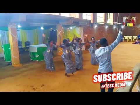 ANGALIA KWAYA YA UMUCHO KUTOKEA BURUNDI WALIVYOWASALIMIA WANA KIGOMA TANZANIA