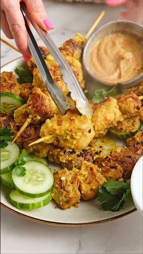 Crispy Chicken Skewers with Peanut Sauce #comfortfood #easydinner #quickmeals