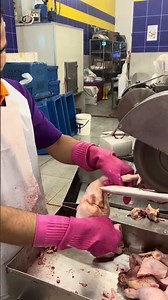 Dangerous chicken cutting skills #shortsviral #shortsvideo #yashomatimaiyasebolenandlala