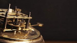 「スライドマクロショットが真ちゅう製クロック内部の機械的な動きを明らかにする」の動画素材（ロイヤリティフリー）3848958197 | Shutterstock