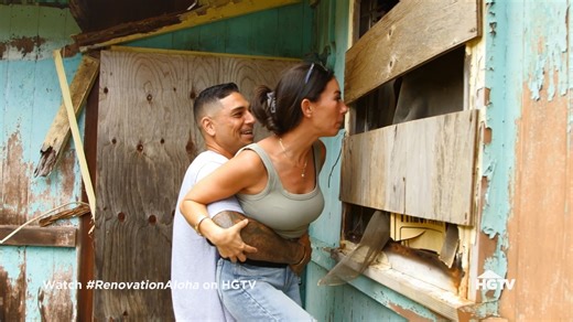 Remember in the very first episode of #RenovationAloha when Kamohai and Tristyn took on a house with a tree growing through its roof?! Watch a new episode every Tuesday at 9|8c 🪴 | HGTV