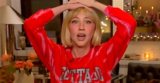 Watch Heidi Gardner Lose It Over Chiefs' Bad Play In Real Time After 'SNL' Exit