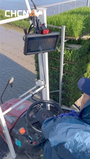 As rice transplanting season unfolds in Hokkaido, Japan, thousands of CHCNAV agricultural auto-steering systems are once again providing reliable assistance in the fields. In Hokkaido, the cultivation of late-maturing rice varieties, known for their high yield and superior quality, is a traditional practice. The NX510 auto-steering system has been specifically optimized for paddy field operations. This enhancement not only allows rice farmers to capitalize on optimal planting windows for high-qu