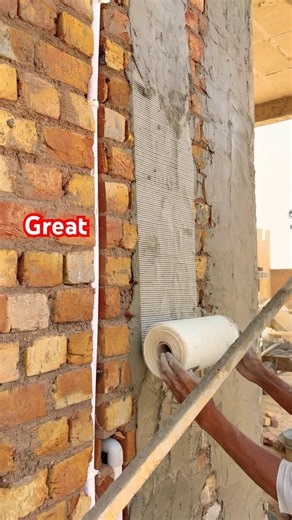 Meson doing plaster work apply fiber net in plaster