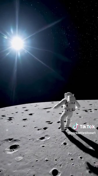astronaut jumping on the moon 2 ‐ Feito com o Clipchamp | astronauts in space