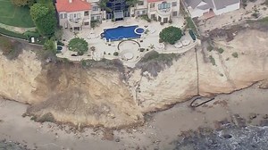 Officials warn beachgoers to avoid Little Point Dume Beach following rockslide