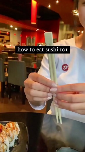 How to eat #sushi 101 🥢🍣📚 #sushitok #sushilovers #ilovesushi #sushidate #chopstickstutorial #chopsticks #sushirecipe #sushibae #soysauce #wasabi
