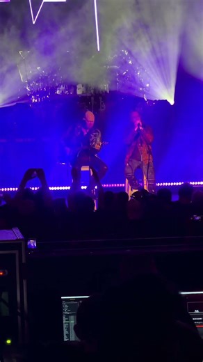 Andi Deris sings In The Middle of a Heartbeat with Michael Kiske on guitar #helloween