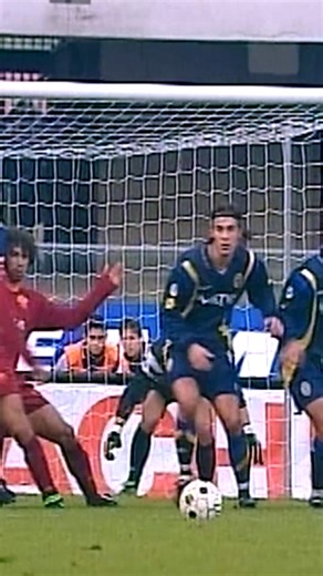 25 years ago 📼 🚀 Gabriel Omar Batistuta 💥 #ASRoma | AS Roma