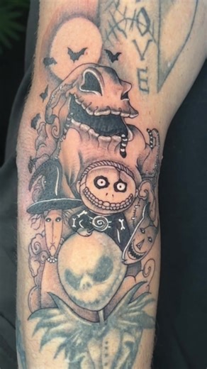 Oogie boogie and the trick or treaters 🎃 thanks Robbie ✨