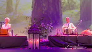 Snatam Kaur in concert @theater.amsterdam 21 June 22 Wauw! What a heartwarming, healing and joyful concert with the amazing @snatamkaurkhalsa & band in Theater Amsterdam. Pure bliss it was! Finally coming together with 1100 beautiful people after 2,5 years of postponements due to Covid. What a ride this concert has been but we made it! Singing our hearts wide open and share that love with the world. What a gift to co-create this evening with the help of the most amazing HeartFire crew. Thank you