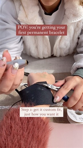 Have you ever wondered what the process is while getting permanent jewelry? Once your chain is picked out, the process doesn’t take any more than 5 minutes! #permanentjewelry #permanentjewelryexperience #permanentjewelrybusiness #permanentjewelryparty #yorkpennsylvania | York Linked Permanent Jewelry