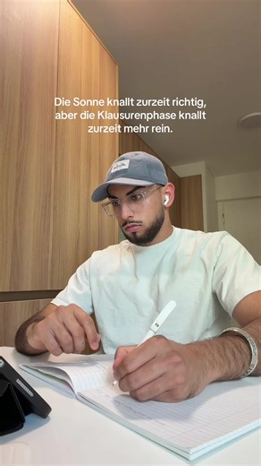 Klausurenphase im Sommer muss abgeschafft werden, wie du willst mir sagen andere sind im Urlaub oder am See und mein Arsch ist in der Bib, hab langsam Fomo ernst. 🥲🫠 #sommer #klausurenphase #relateable #fürdich #student