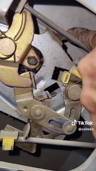 1999 - 2004 F-250 F-350 Half Door Stuck. Won't Open Rear. #mobilemechanic #powerstroke #808tech #hawaii 🏝