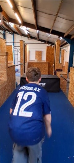 g enfin réussi a faire le saut de chat😆😼