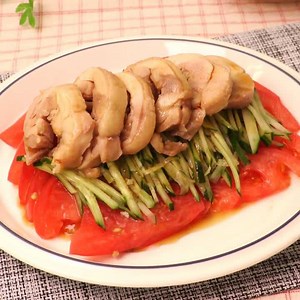 ボリュームたっぷり！ 鶏肉ときゅうりのおかずサラダのレシピ動画・作り方 | デリッシュキッチン