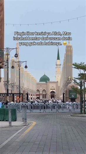 Dear Madinah. 🕌 Tunggu aku yaa, aku sedang merayu Allah agar mempermudah jalanku menemuimu lagi.. Umroh Awal Musim 2026 M 🕋 Jangan ditunda lagi, rencana terbaik adalah yang disegerakan. Kesempatan untuk beribadah ke Tanah Suci di bulan Juli 2026 sudah di depan mata. Nikmati perjalanan ibadah yang aman, nyaman, dan khusyuk bersama kami. 🚨PENTING: Kuota keberangkatan umroh di bulan Agustus 2026 InsyaAllah, ini sangat terbatas dan terus menipis setiap harinya. Jangan sampai menyesal karena kehab