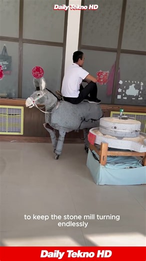 This Mechanical Donkey Never Gets Tired of Working 🐴#FunnyInvention