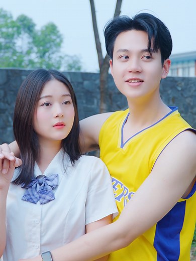 Linh Chi: Un Comienzo Dulce en el Drama Escolar
