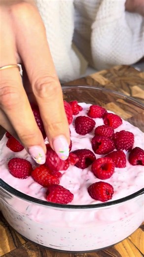 Magic Shell Chocolate Raspberry Yogurt Chia Pudding ‼️