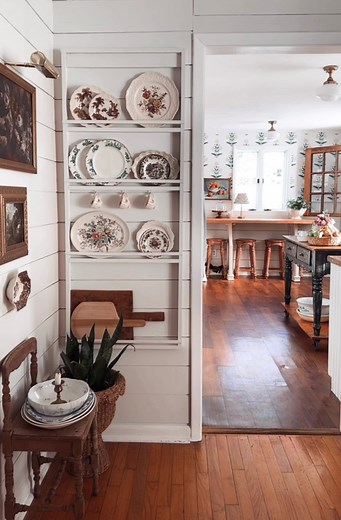 ✨DIY' ~ Plate Rack~✨ ➡️➡️➡️ It’s almost been a year since we shared this DIY'd Plate Rack! I get asked all the time for a tutorial, so I'm sharing it again and listing items you will need and instructions on how to make one of your own!👏🏼🙌🏼❤️❤️➡️ Items Needed: - Wood - We used pine(1x2 boards and a 1x3 at the top)- Decorative trim- Wood Filler- Nails Nail Gun• - Tape Measure - Sand Paper - Level➡️➡️➡️ Directions: —> • Start by measuring the wall and creating a frame for your plate rack with