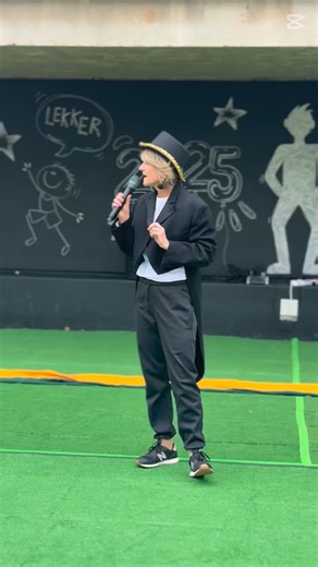 Afrikaners is plesierig, dit kan jy my glo, hulle hou van partytjies, en dan maak hulle só… #speeljan #afrikaans100 #90jaar #jolyt #trotsafrikaans | Jan Celliers - Laerskool en Preprimêr