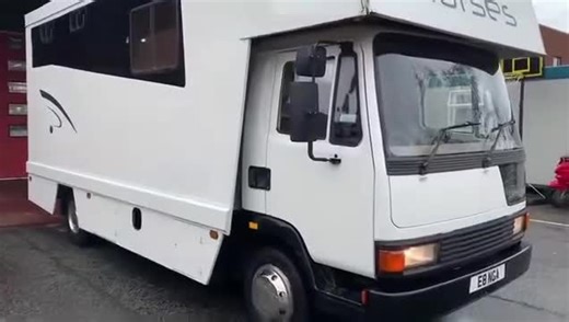 Leyland Daf Roadrunner 7.5t 5-speed Horsebox **NEW ALUMINIUM FLOOR** ONLY 86k **DON'T MISS**. This 1988 F-reg box that's covered just 86,461 miles from new! She's had thousands spent on her most notably on a completely new aluminium floor to ensure that your horses travel safely. The rear door springs have also been replaced to enable it to be easily operated by one person. Easily carries two 17.2HH Friesians. Suitable for 2 horses or 3 ponies. Horse area sizes: L 2.28m W 2.3m H 2.19m On the wei
