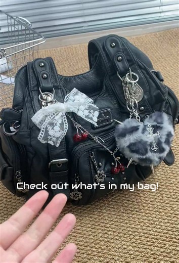 Explore the Y2K Vibe with This Angel Kiss Bag!