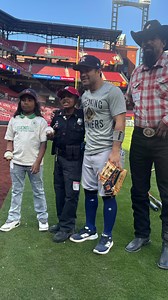25K views · 21K reactions | Great to meet DJ Daniels, who looked sharp in his Houston Police Department uniform. Have a feeling we’ll see him soon back at home. ‍♀️ @astros @spacecityhn | Julia Morales | Facebook