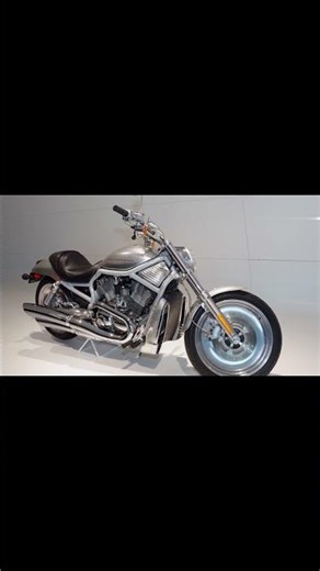 This ‘Cruiser’ Beats Sportbikes?! Meet the V‑Rod