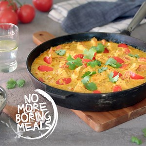 Curry kyckling = sant! Här använder vi Indian Mango Curry som har en fräsch, syrlig smak av mango och ingefära. Receptet hittar du här: http://bit.ly/2ryP7rn | Santa Maria