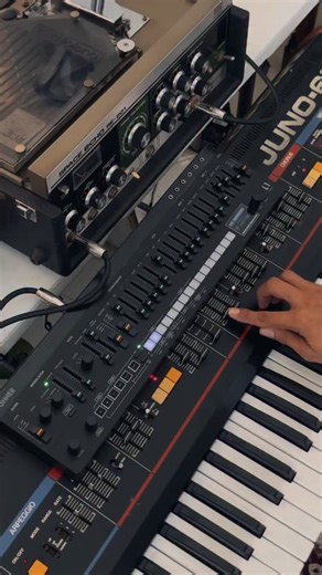 Electric Vibes on Instagram: "Stranger Things Vibe Using Donner Essential 1 Synthesizer on Sequencer mode with Space Echo. 🎛️ (Code ‘PJT’). Link in my bio @donnermusic.us #MakeItSynth #donnerl1 #donnermusic #synths #strangersthings"