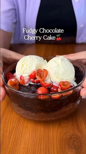 Super fudgy chocolate cherry cake 🍒